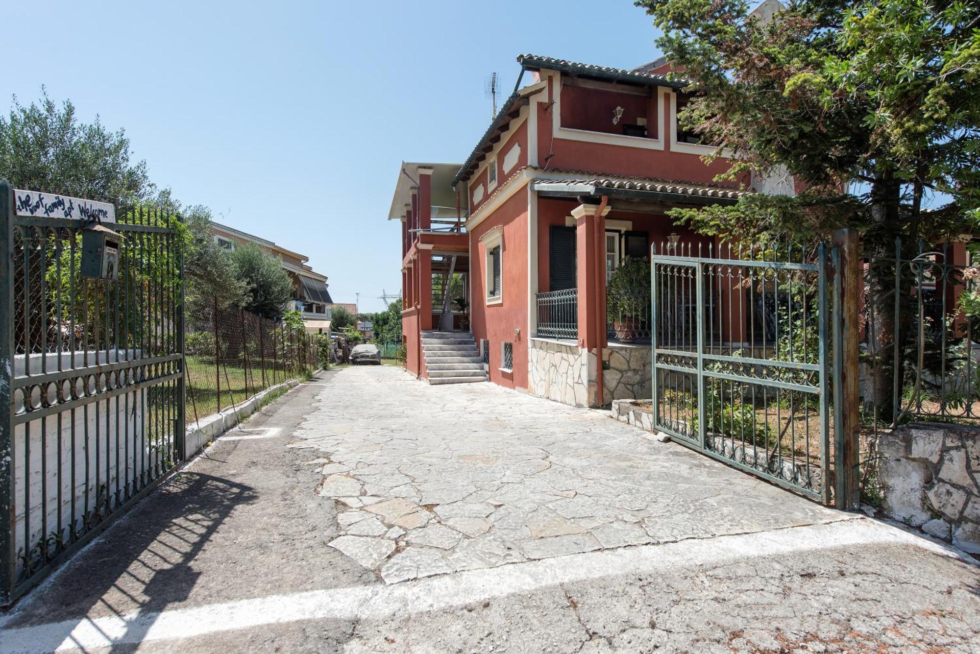 The Roof Family Apartment Alepou Exterior foto